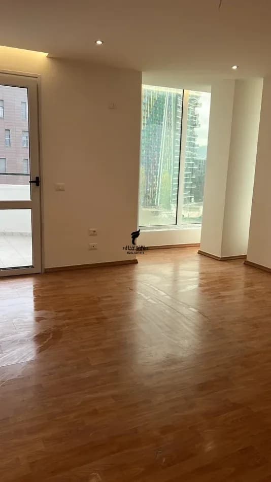 ZYRE ME QERA 190 M2 RRUGA E ELBASANIT 200.000 LEKE 3