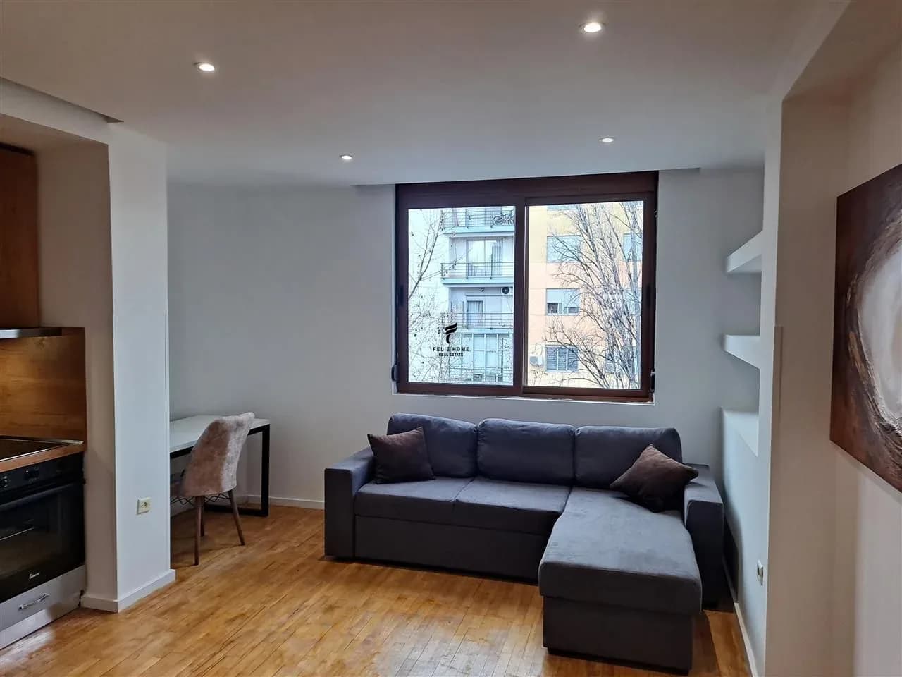 APARTAMENT ME QERA 2+1 STACIONI TRENIT 55.000 LEKE
