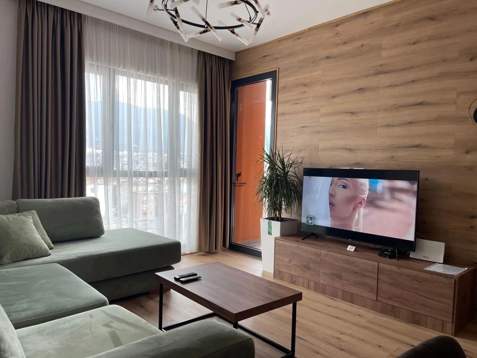 APARTAMENT ME QERA 1+1 RRUGA KONGRESI I MANASTIRIT 60.000 LEKE