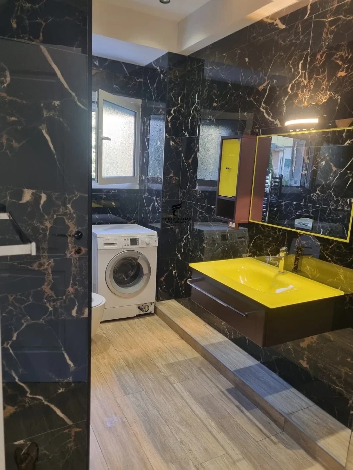 APARTAMENT ME QERA 1+1 SAUK 600 EURO 4