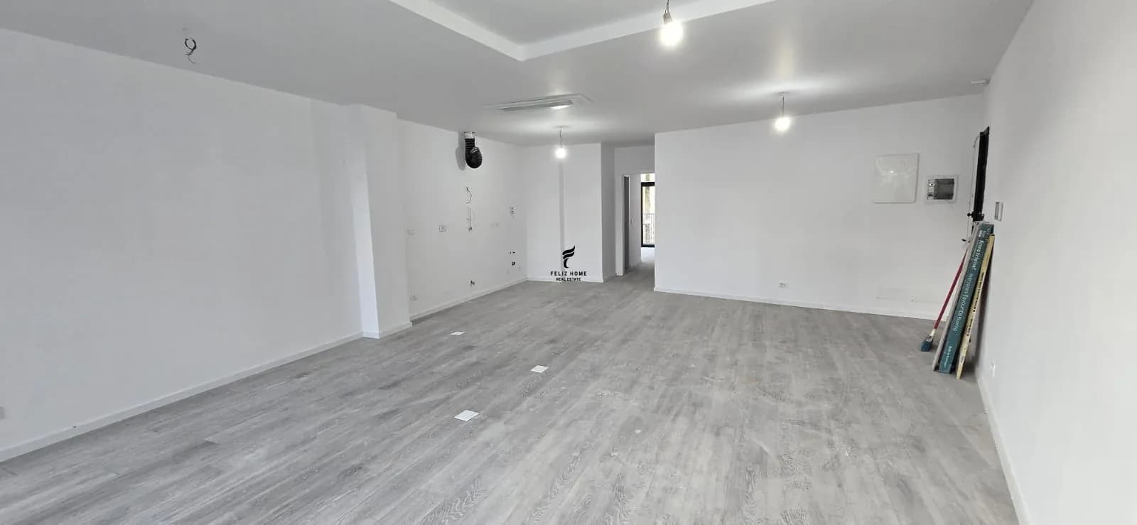 ZYRE ME QERA 87 M2 LAKE VIEW 150.000 LEKE 2