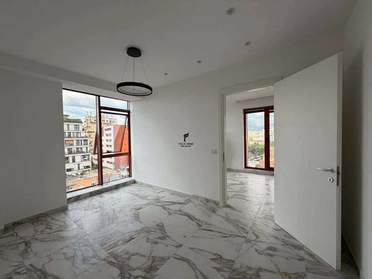 ZYRE ME QERA 70 M2 RRUGA E KAVAJES 1.200 EURO