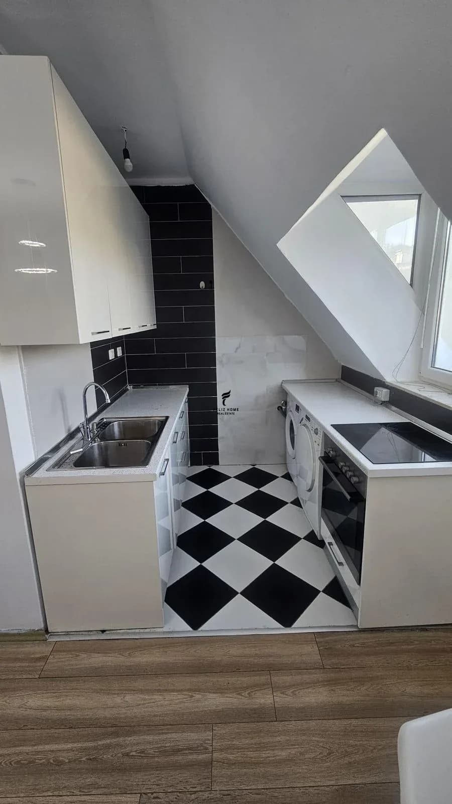 APARTAMENT PAPAFINGO ME QERA 1+1 LIQENI THATE 42.000 LEKE 3