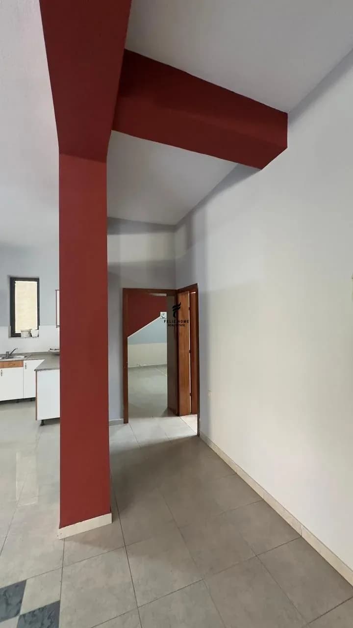 ZYRE ME QERA 120 M2 RRUGA E DURRESIT 95.000 LEKE 3