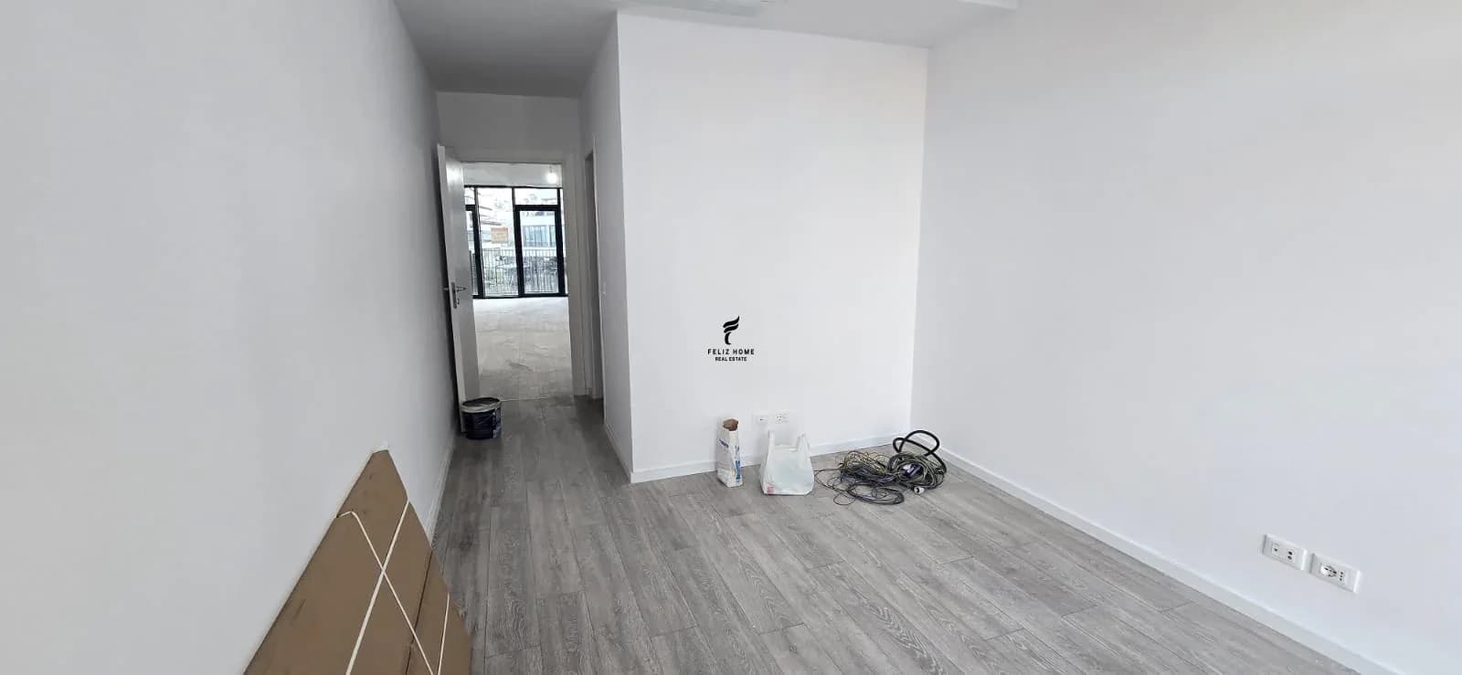 ZYRE ME QERA 87 M2 LAKE VIEW 150.000 LEKE 3