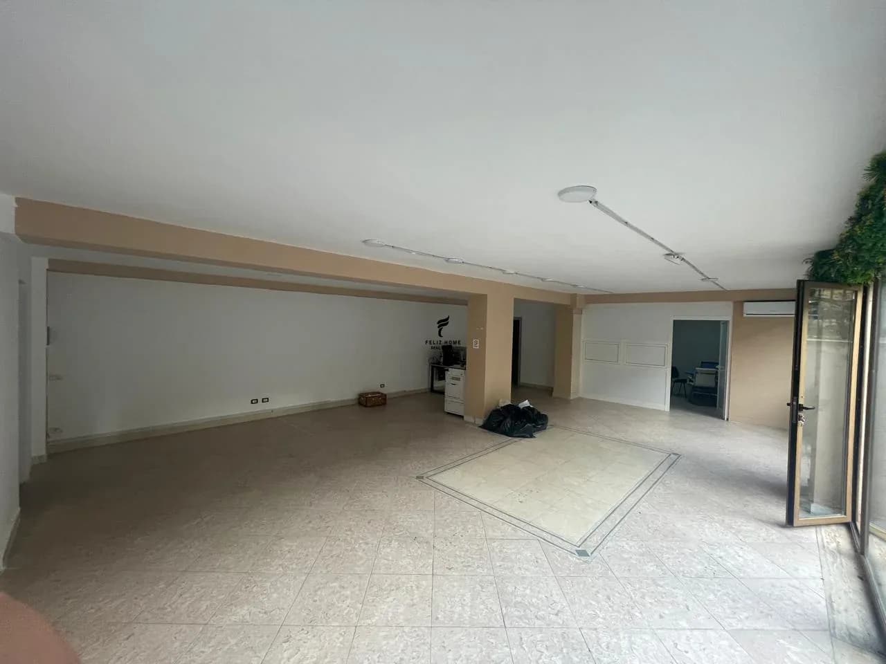 ZYRE ME QERA 163M2 PAZARI I RI 1.600 EURO