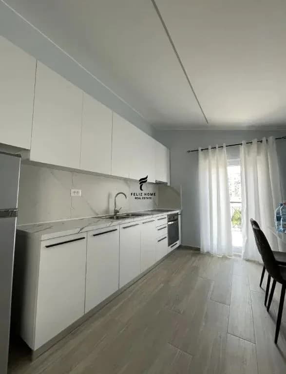 APARTAMENT ME QERA 1+1 RRUGA E KAVAJES 50.000 LEKE
