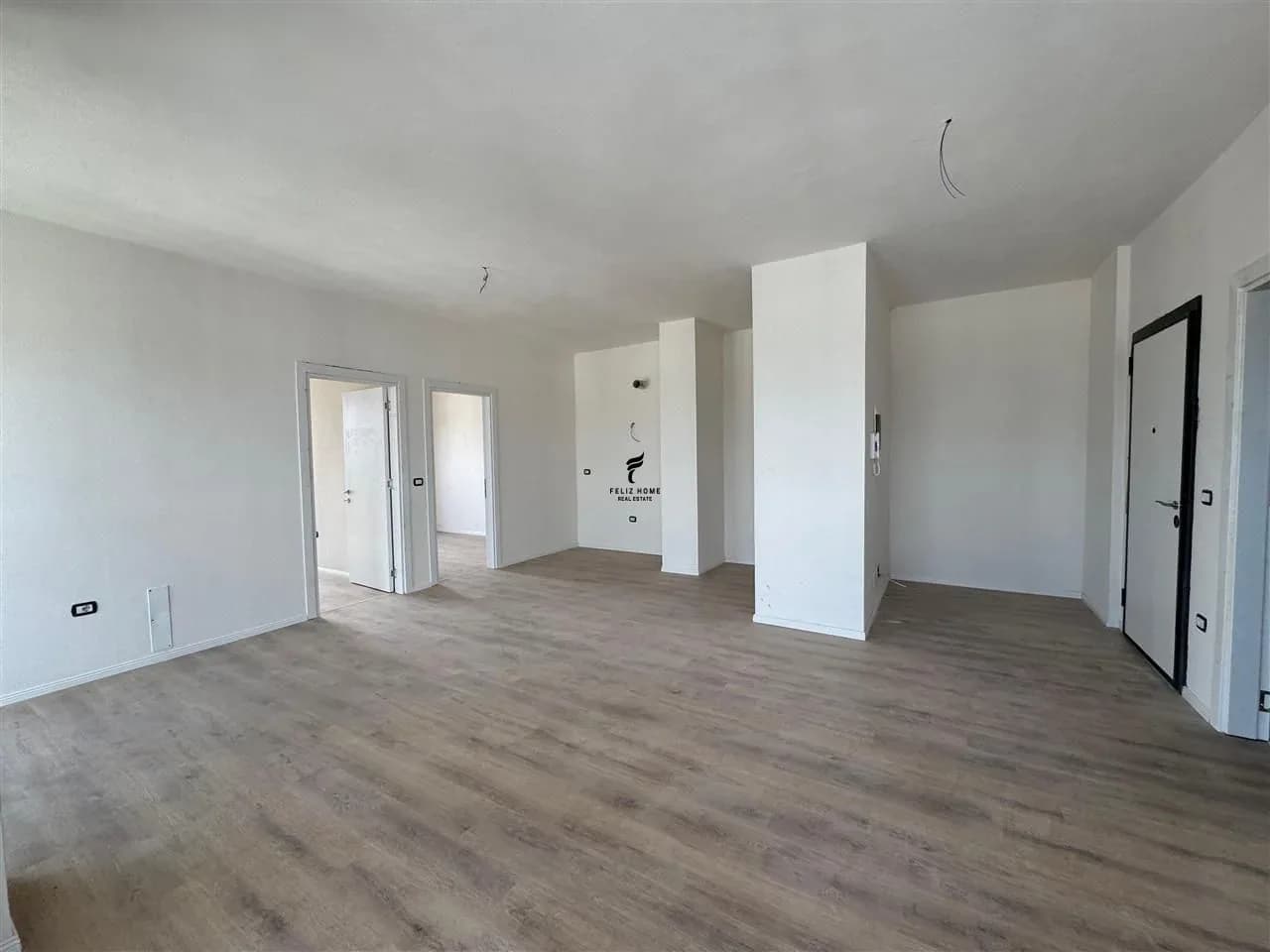 SHITET APARTAMENT 2+1 ISH FUSHA AVIACIONIT 180.000 EURO