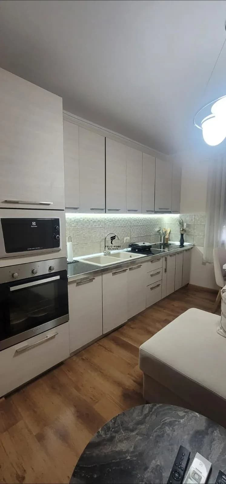 APARTAMENT ME QERA 2+1 OXHAKU 50.000 LEKE 2