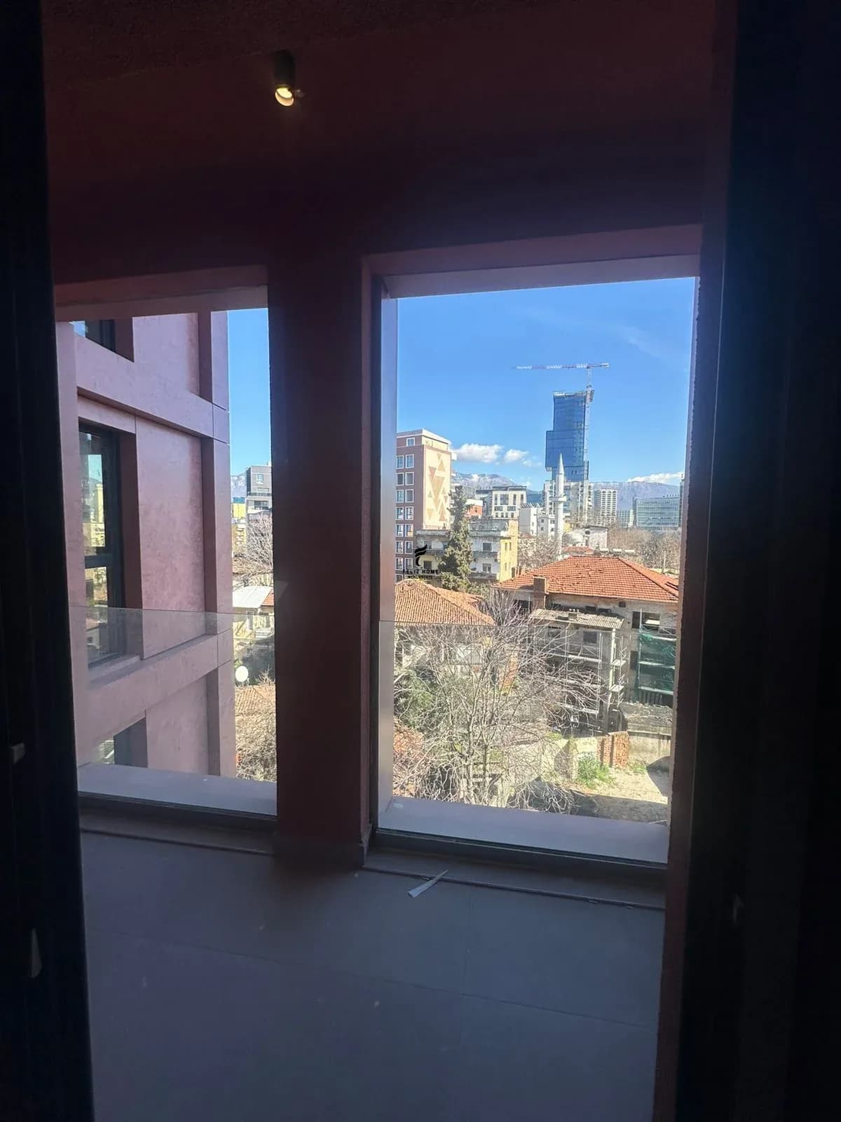 ZYRE ME QERA 80 M2 RRUGA E KAVAJES 85.000 LEKE 4