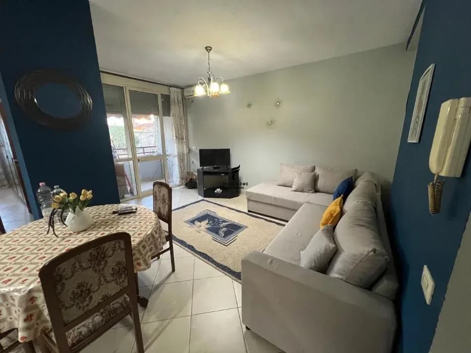 APARTAMENT ME QERA 1+1 QENDER 55.000 LEKE