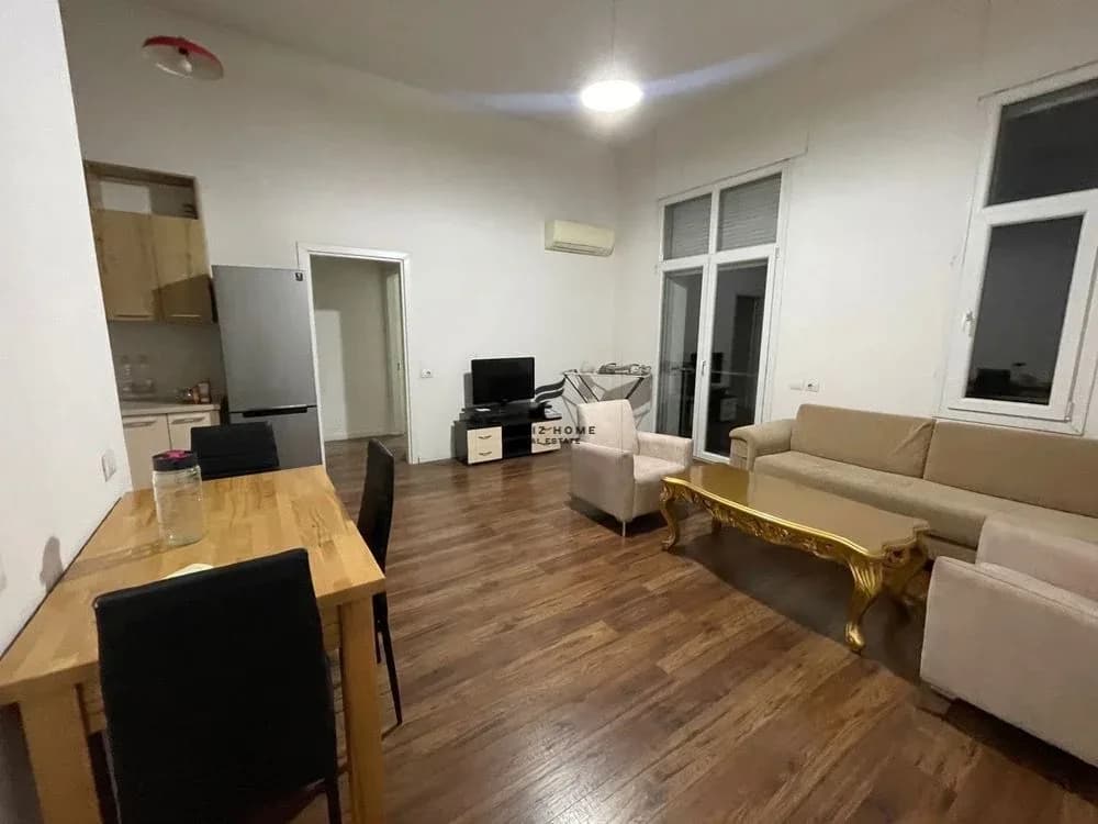 APARTAMENT ME QERA 2+1 ZOGU I ZI 800 EURO