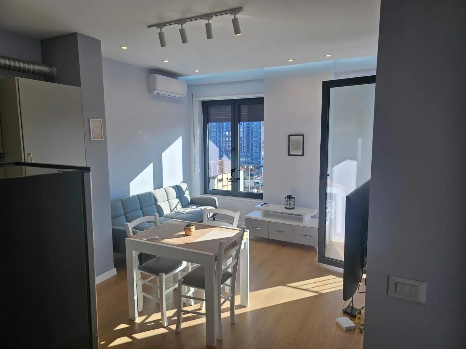 APARTAMENT ME QERA 1+1 STACIONI I TRENIT 60.000 LEKE 3