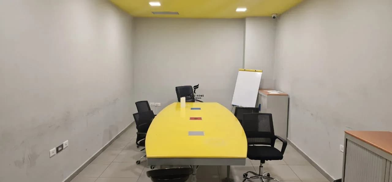 ZYRE ME QERA 220 M2 RRUGA E KAVAJES 4.400 EURO 3