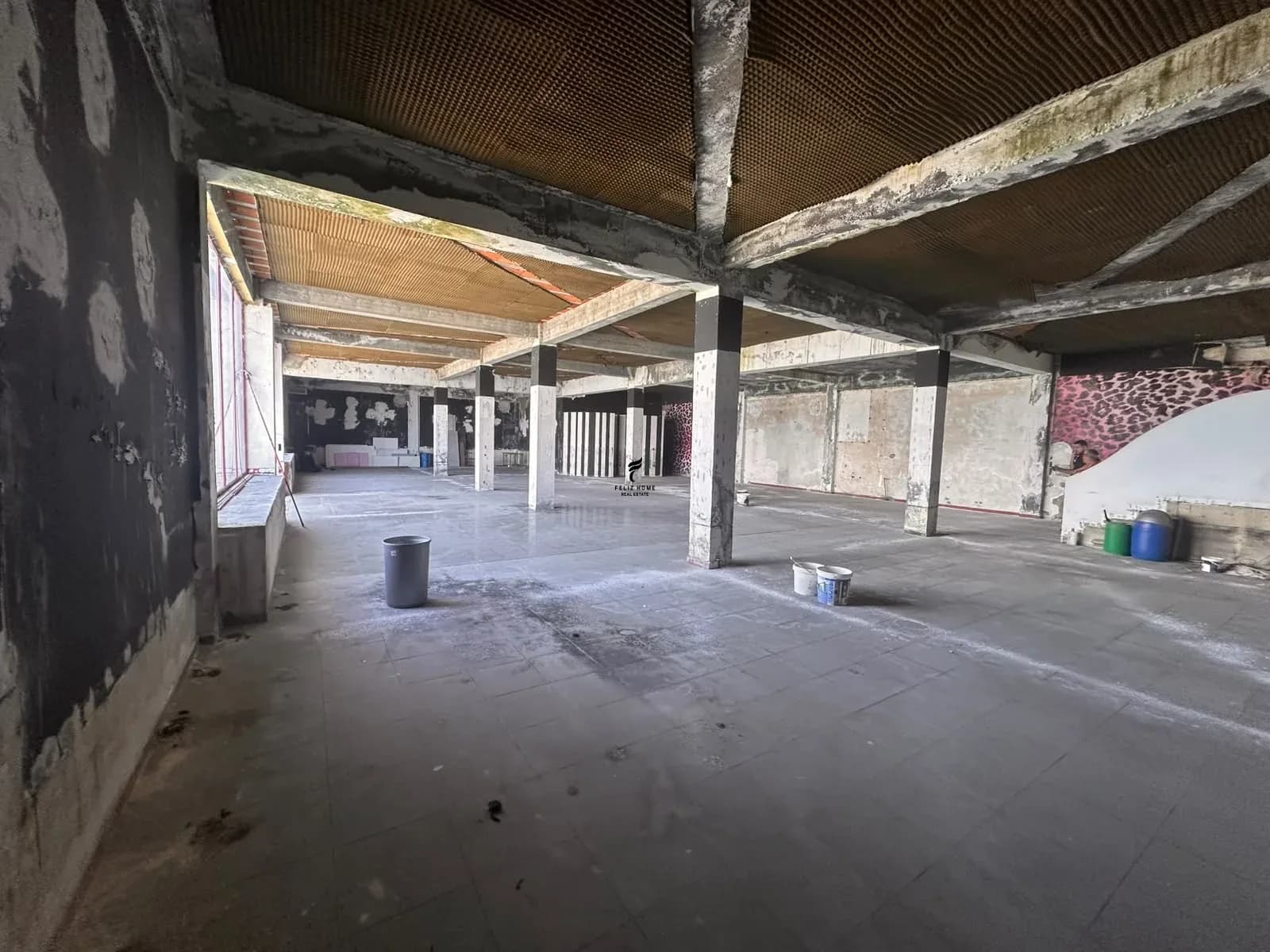 AMBIENT BIZNESI ME QERA 400M2 AUTOSTRADA TIRANE -DURRES 1.200 EURO 2
