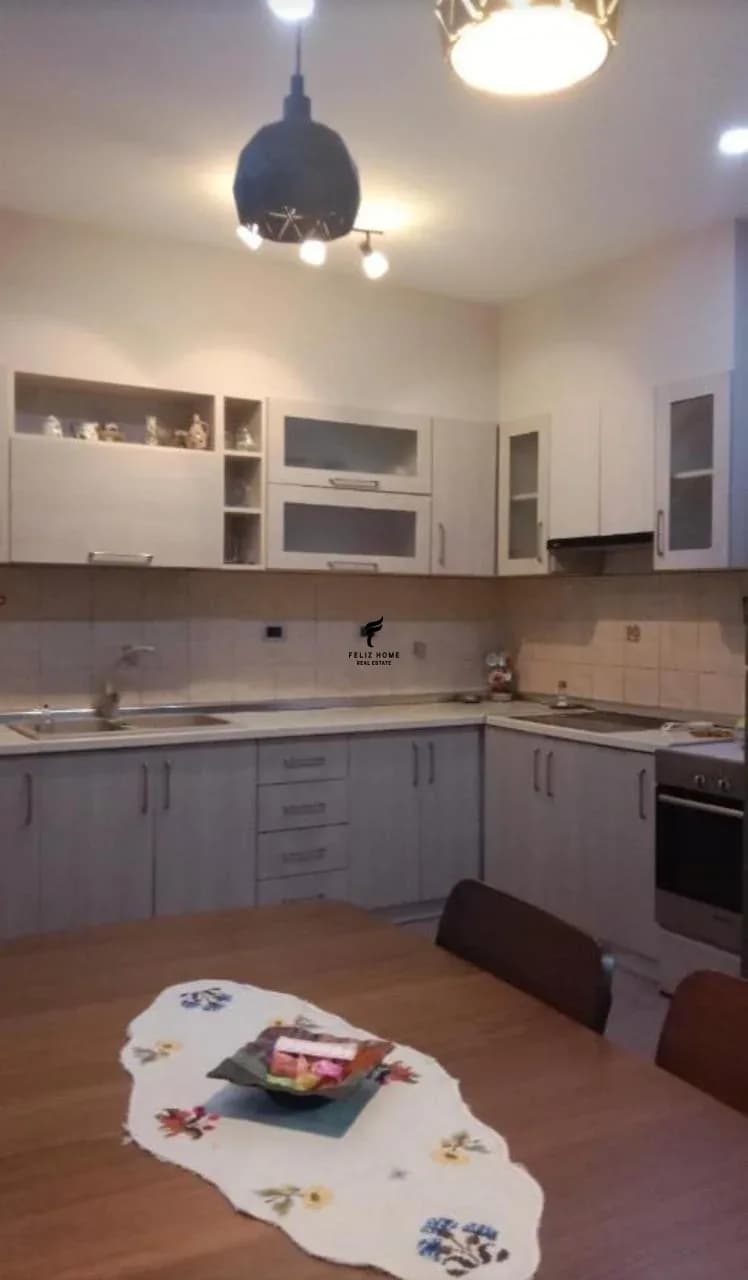 ZYRE ME QERA 130 M2 SELVIA 1.300 EURO 3