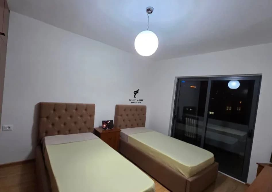 APARTAMENT ME QERA 4+1+2 MINE PEZA 1.500 EURO 3