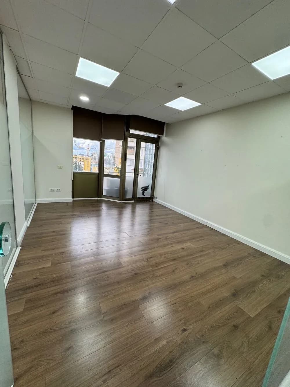 ZYRE ME QERA 100 M2 BLLOK 1.500 EURO 2
