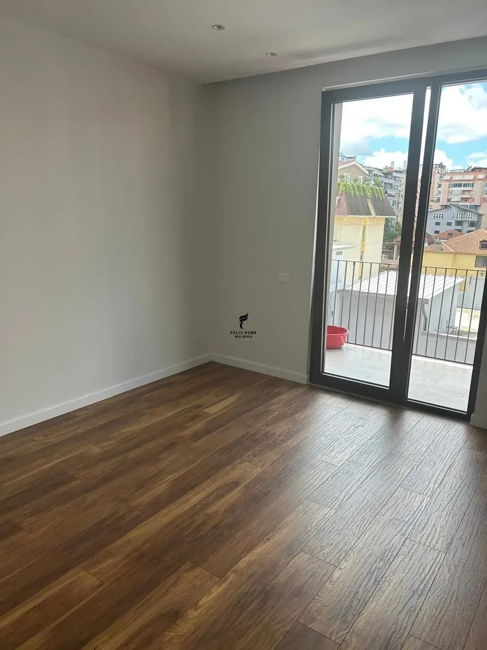 ZYRE ME QERA 116 M2 RRUGA E KOSOVAREVE 170.000 LEKE 3