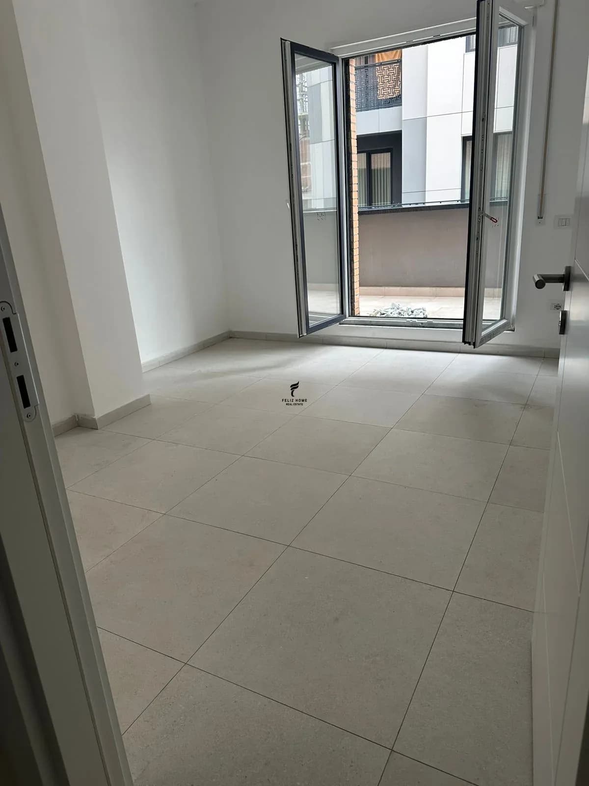 ZYRE ME QERA 120M2 BULEVARDI I RI 60.000 LEKE 4