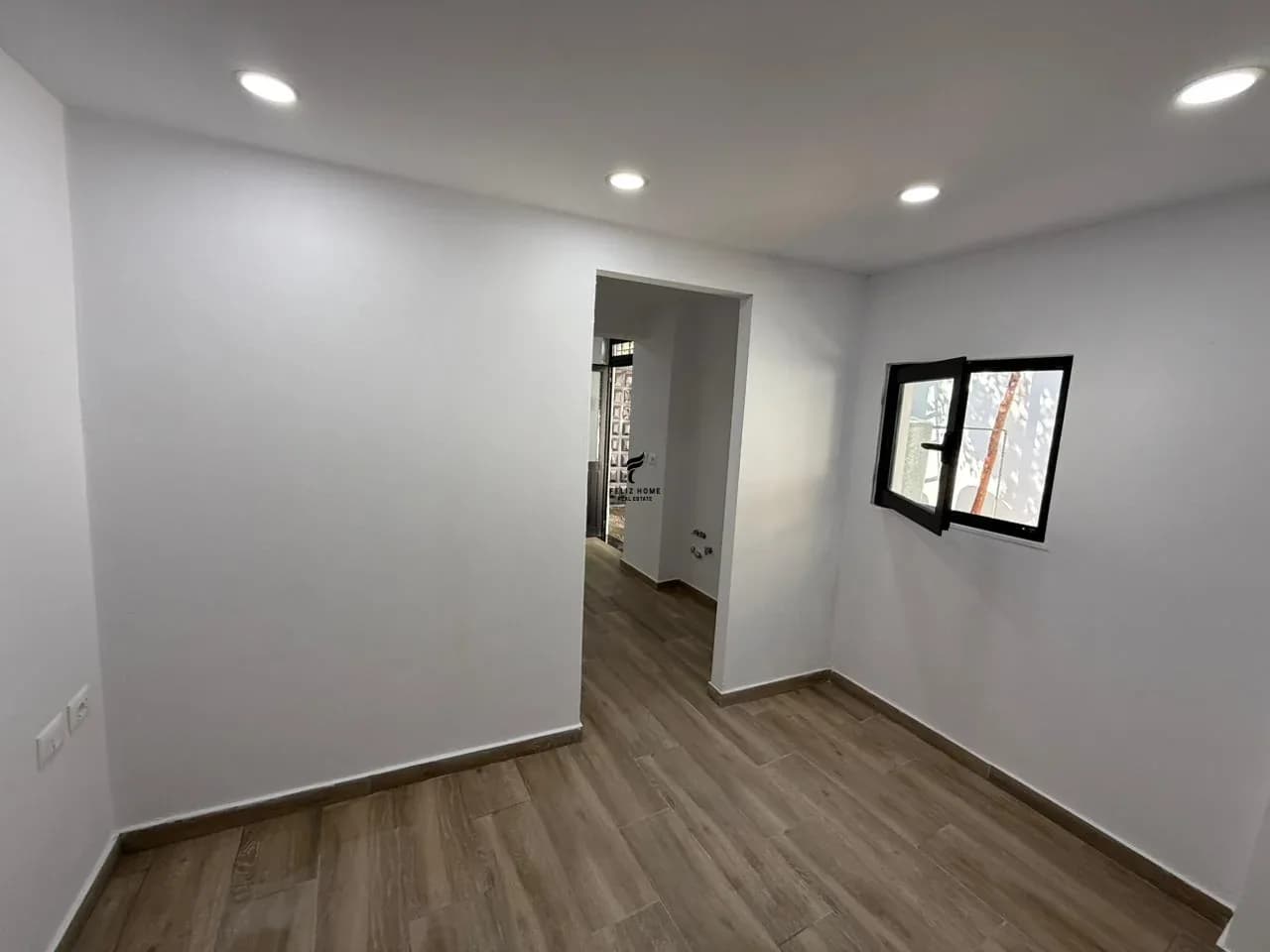 ZYRE ME QERA 60M2 ISH TREGU ELEKTRIK 90.000 LEKE 2