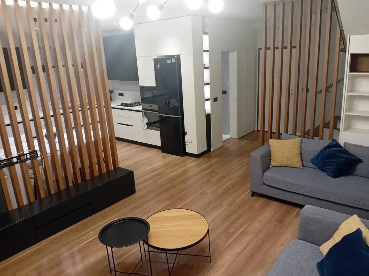 APARTAMENT DUPLEX ME QERA 3+1 5 MAJ 100.000 LEKE 2