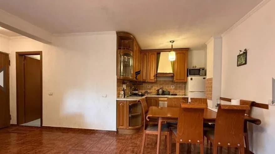ZYRE ME QERA 100 M2 ZOGU I ZI 70.000 LEKE 3