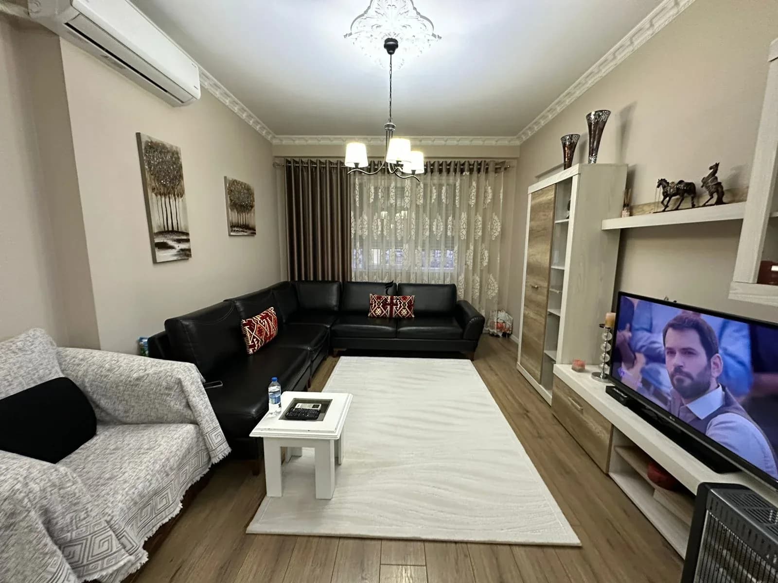 SHITET APARTAMENT 2+1 PAZARI I RI 320.000 EURO