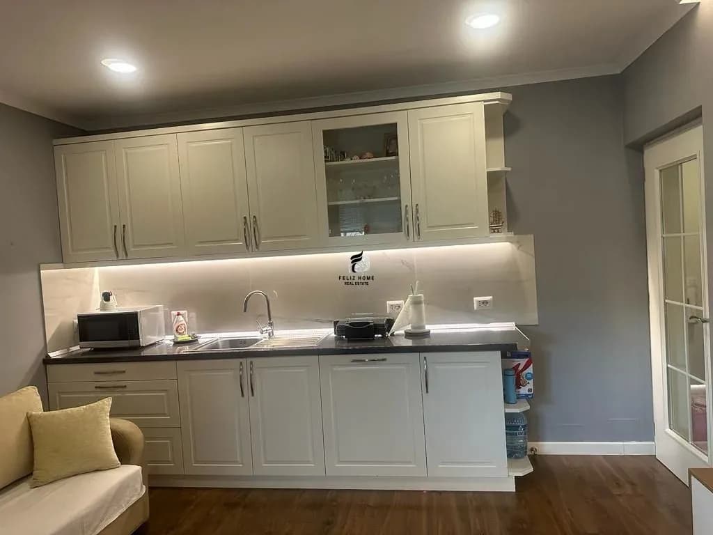 APARTAMENT ME QERA 2+1 BULEVARDI BAJRAM CURRI 800 EURO