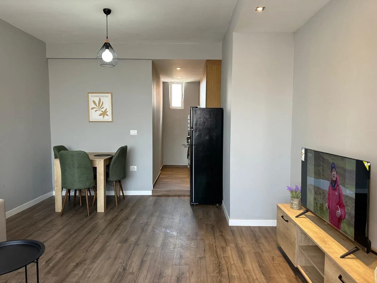 APARTAMENT ME QERA 1+1 PAZARI I RI 65.000 LEKE 3