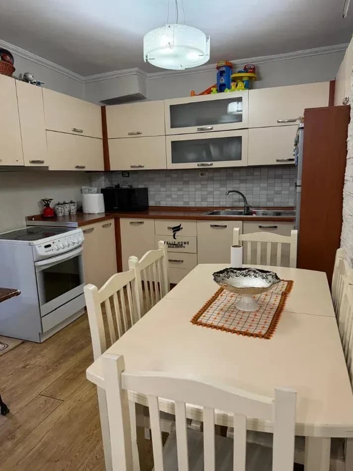 APARTAMENT ME QERA 1+1 RRUGA E DIBRES 45.000 LEKE 3