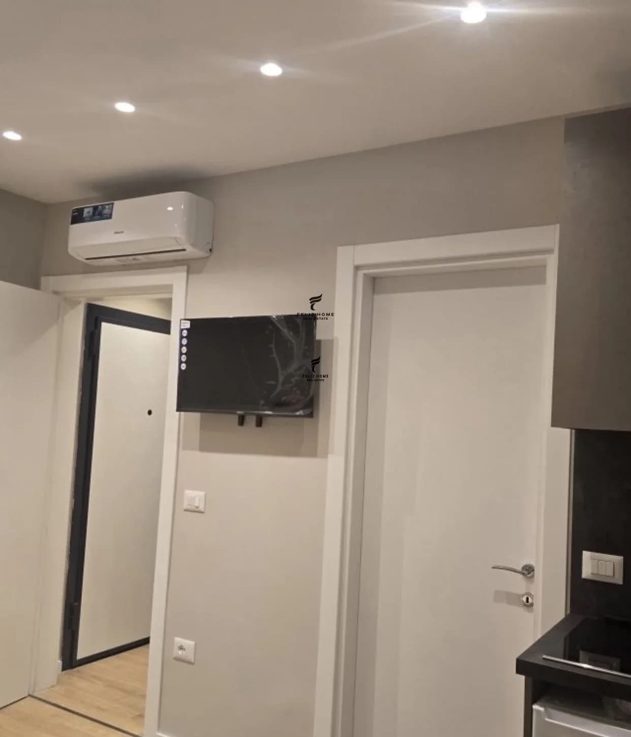 GARSIONERE ME QERA 25 M2 PAZARI I RI 40.000 LEKE 2