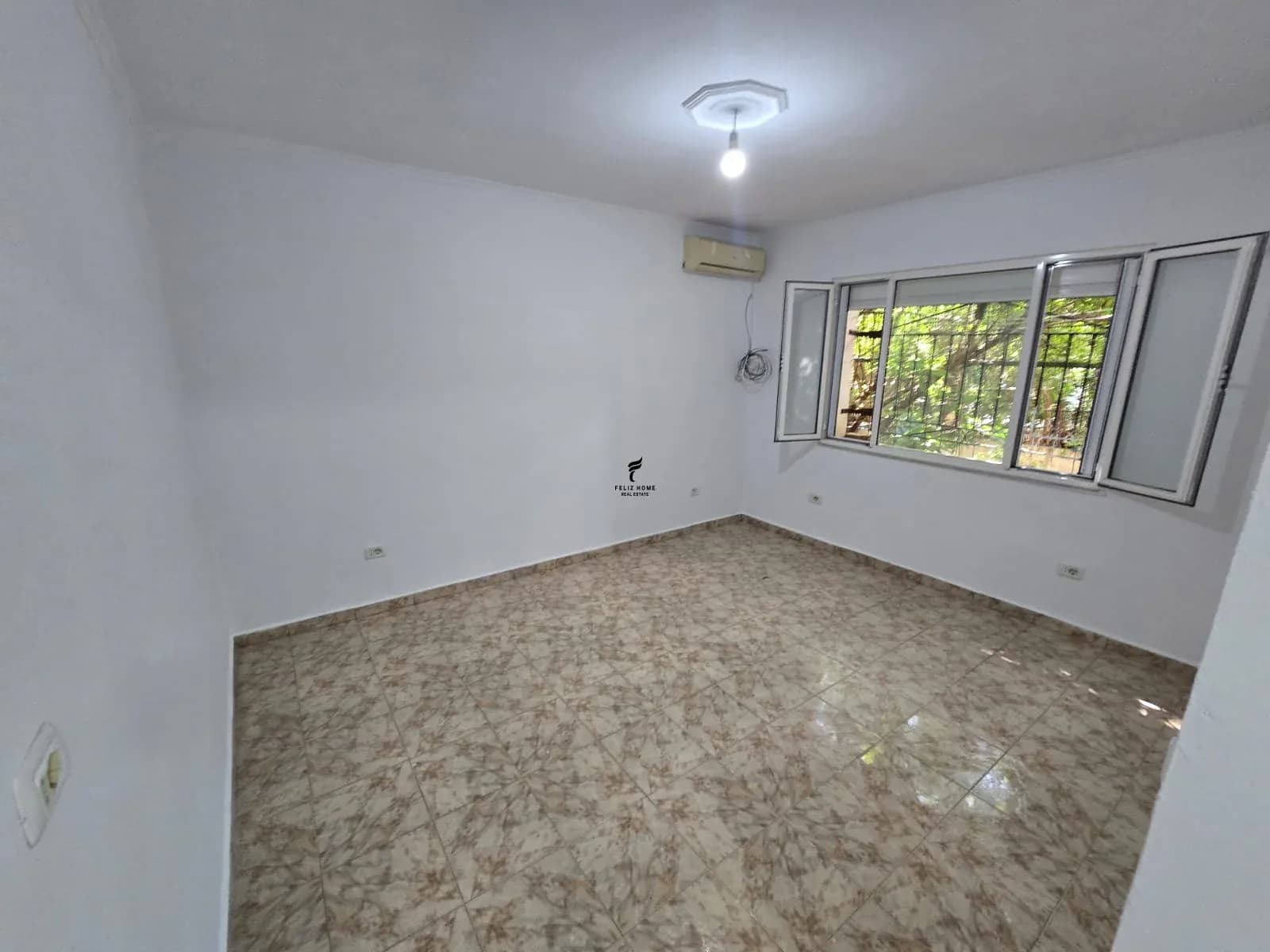 SHITET DYQAN & GARSONIERE RRUGA E KAVAJES 195.000 EURO 2