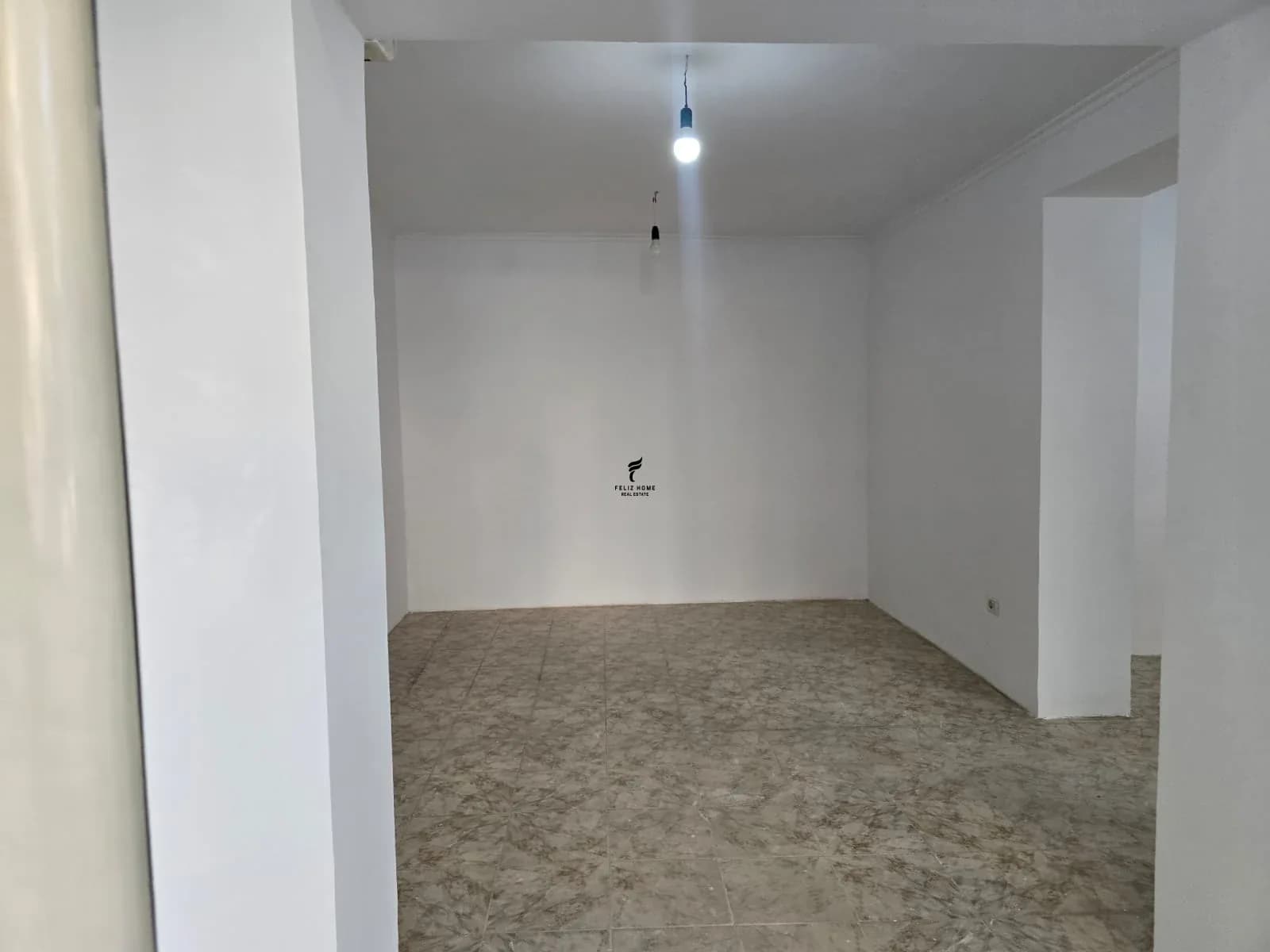 SHITET DYQAN & GARSONIERE RRUGA E KAVAJES 195.000 EURO