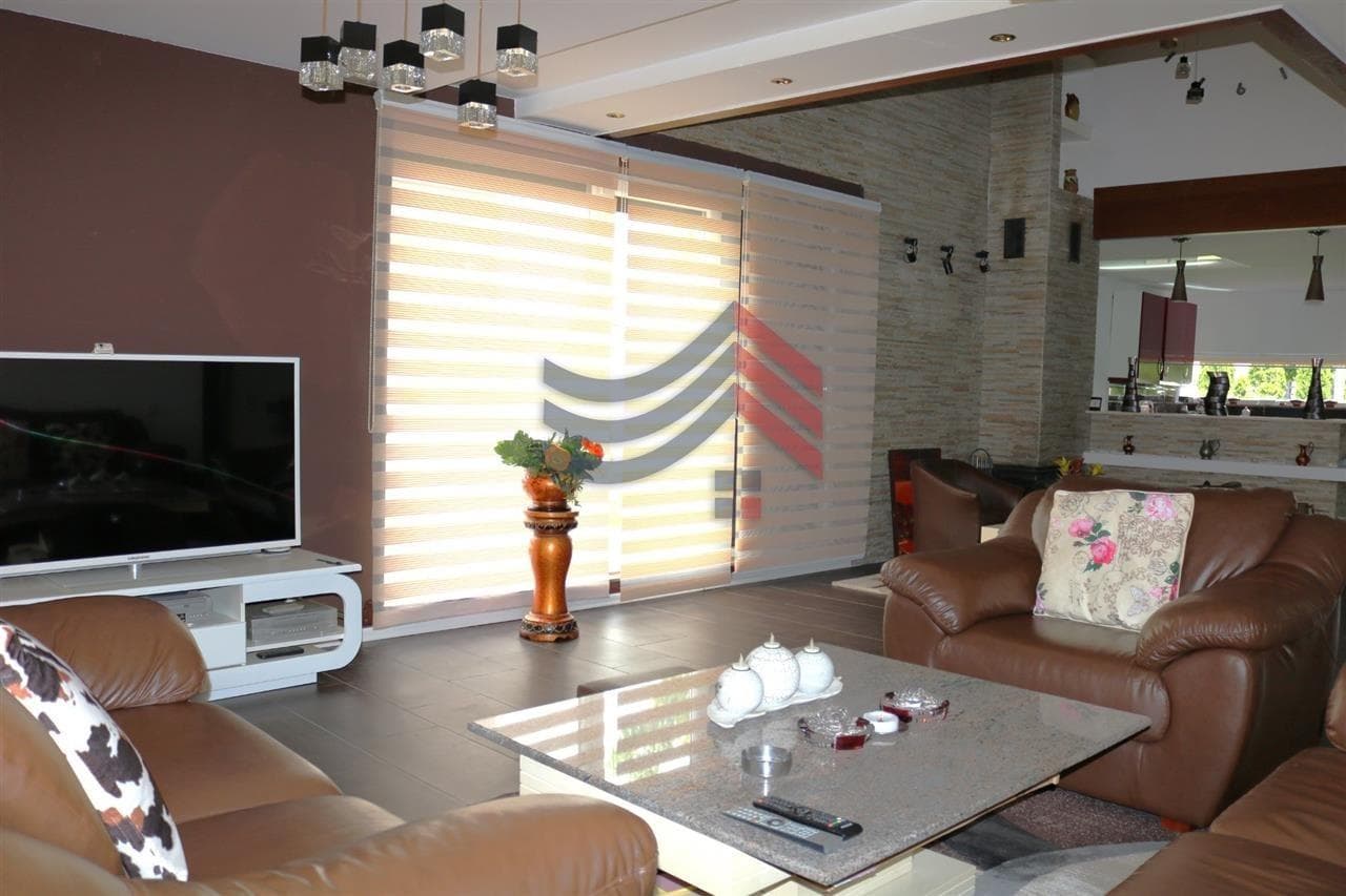Shtëpi në shitje në lagjen Qendresa🏡 3