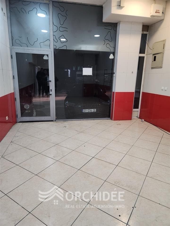 Lokal në shitje në Qendër, Parku i Qytetit. 4