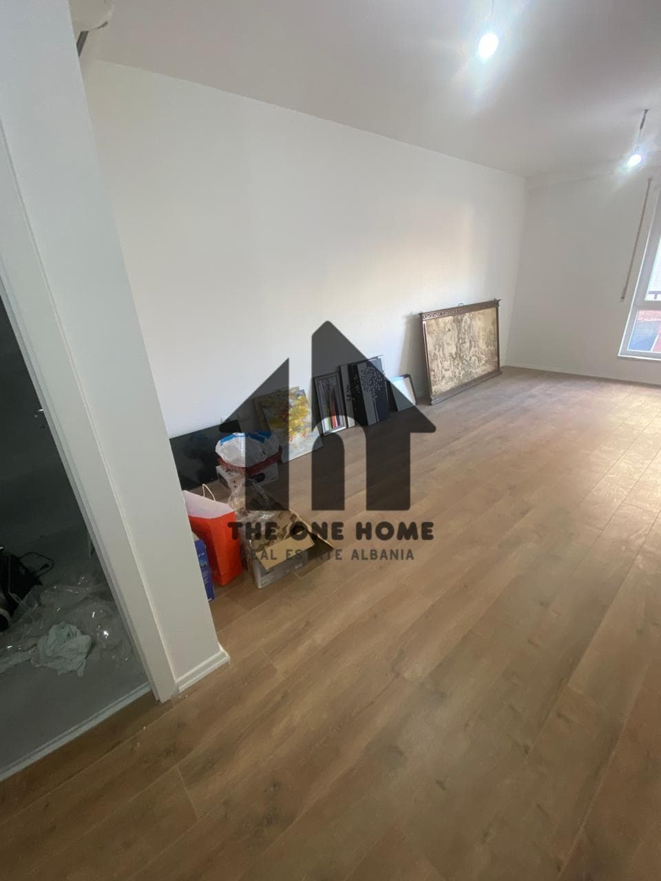 Office for rent in Tiranë 2