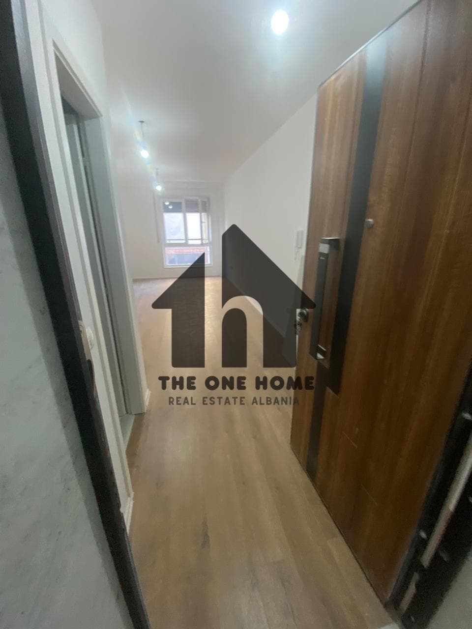 Office for rent in Tiranë 2