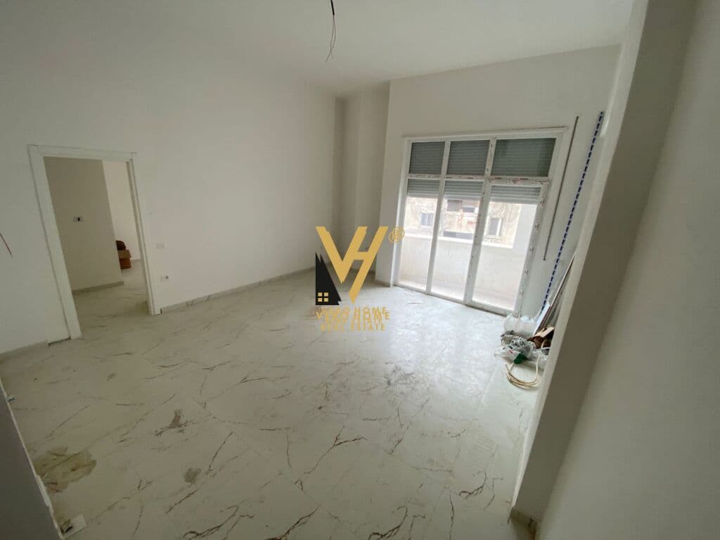 JEPET ZYRE 70 M2 ME QERA NE QENDER 600 EURO