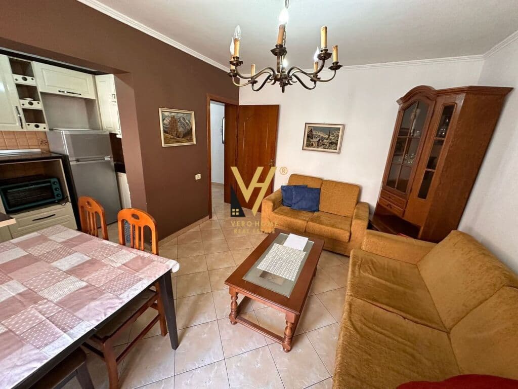 Jepet Apartament 2+1+ballkon me qera pran Pasticeris Titos , Brryli 80 m2 2