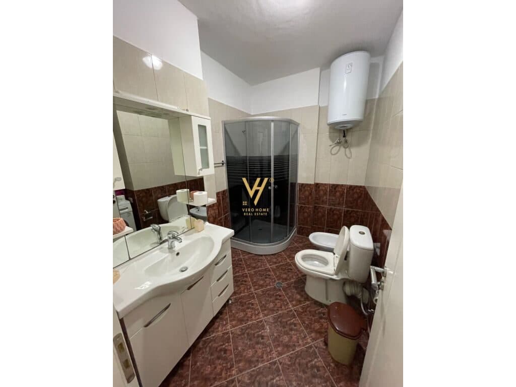 Shitet Apartament 1+1+ballkon te Rruga e Barrikadave 100 m2 4