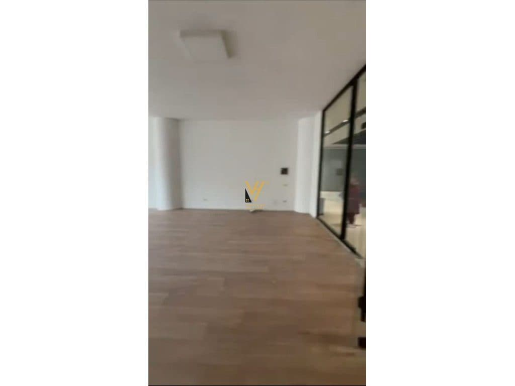 JEPET ZYRE 127 M2 ME QERA TE MINE PEZA 1.900 EURO