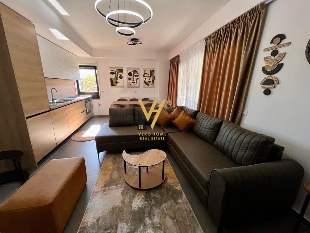 JEPET APARTAMENT 3+1+2+BLK ME QIRA TE KODRA E DIELLIT 120.000 LEKE 2