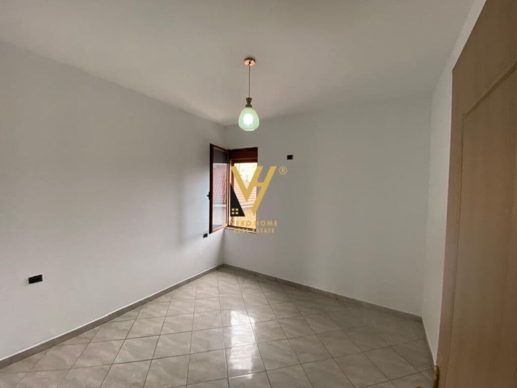 Shitet Apartament 1+1+ballkon te Rruga Bardhyl 50 m2 3