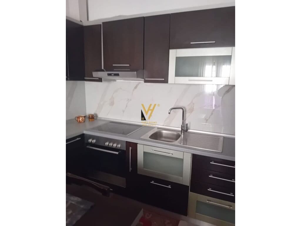 Jepet Apartament 1+1+ballkon me qera te Rruga Petro Nini Luarasi 70 m2 2