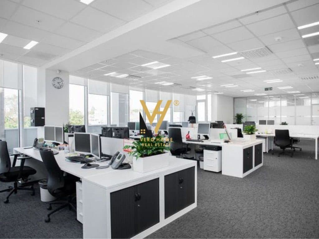 JEPET ZYRE 165 M2 ME QIRA TE RRUGA E DIBRES 1.000 EURO
