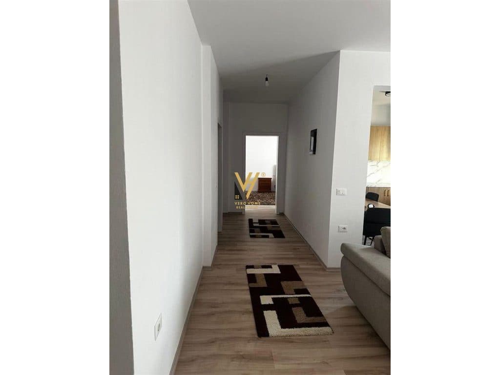 JEPET HYRJE 3+1+BLK ME QERA NE SELITE 700 EURO 3