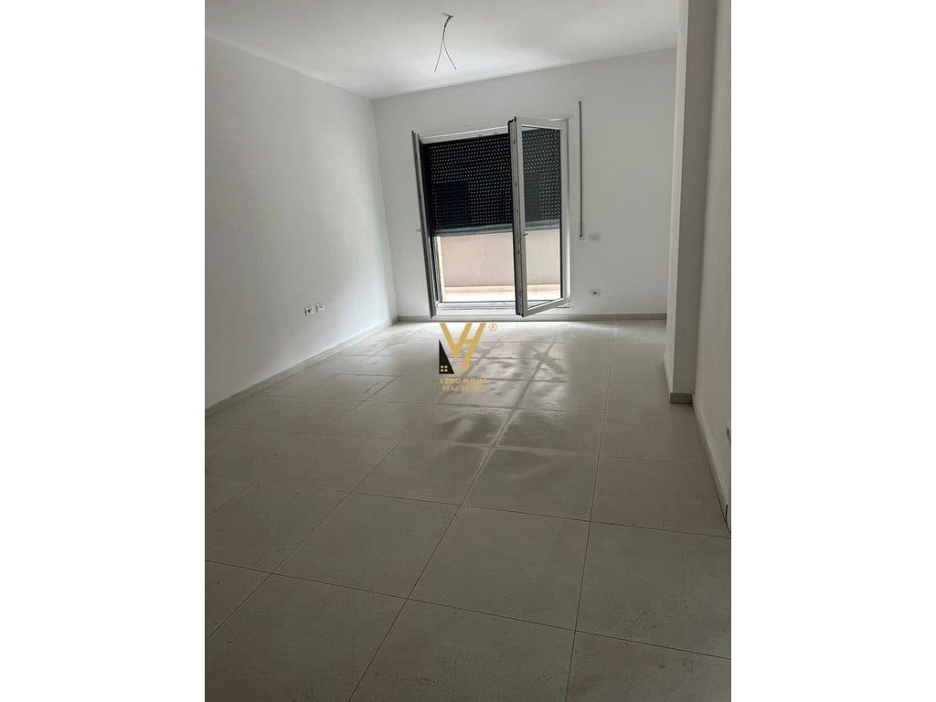 JEPET APARTAMENT 2+1+BLK ME QERA TE BULEVARDI I RI 50.000 LEKE 2