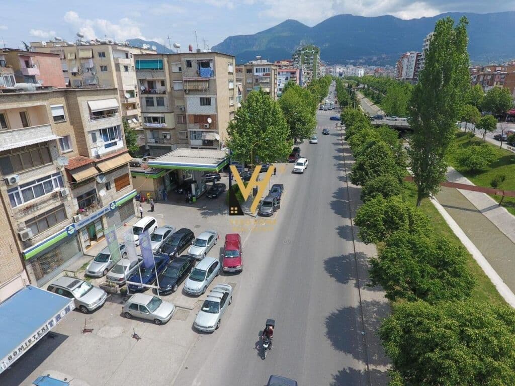 Jepet Dyqan me qera te Brryli 45 m2
