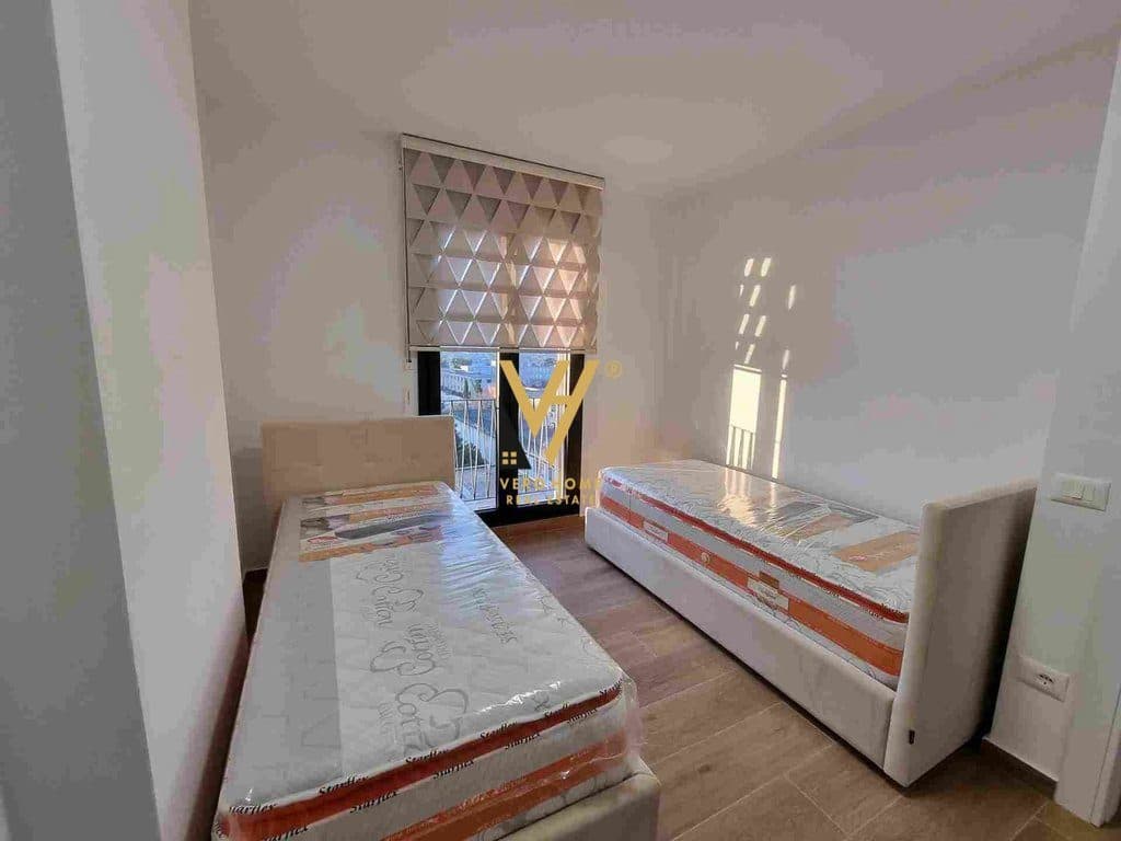 JEPET APARTAMENT 2+1+BLK ME QERA TE KOM.ZIRKON, QSUT 800 EURO 4